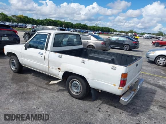 ✅ 1988 Toyota Pickup • VIN: JT4RN50A5J5159776 • Лот: 43406054. Опубликован ранее на IAAI с пробегом 239 225 миль. Бесплатный доступ к архиву аукционных продаж из США и подробный отчёт об истории автомобиля на DreamBid. Изображение 3.