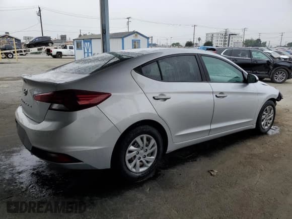 ✅ 2019 Hyundai Elantra SE • VIN: KMHD74LF0KU757010 • Lot: 81782175. Wystawiony na Copart z przebiegiem 77 147 mil. Bezpłatny archiwum sprzedaży aukcyjnych z USA i szczegółowy raport historii pojazdu na DreamBid. Zdjęcie 3.