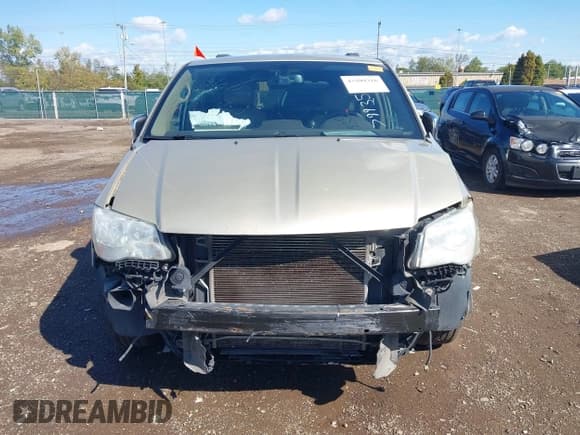 ✅ 2011 Chrysler Town & Country Touring L • VIN: 2A4RR8DG8BR799354 • Lot: 43399316. Listed on IAAI with 147,062 mi. Free auction sales archive from the USA and detailed vehicle history report at DreamBid. Image 13.