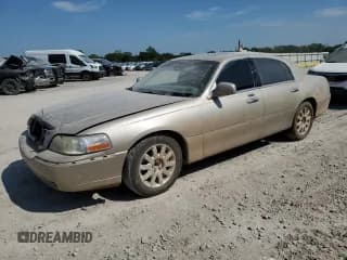 ✅ 2007 Lincoln Town Car Signature Limited • VIN: 1LNHM82W67Y614095 • Лот: 69007265. Опубликован ранее на Copart с пробегом 177 791 миль. Бесплатный доступ к архиву аукционных продаж из США и подробный отчёт об истории автомобиля на DreamBid. Изображение 1.