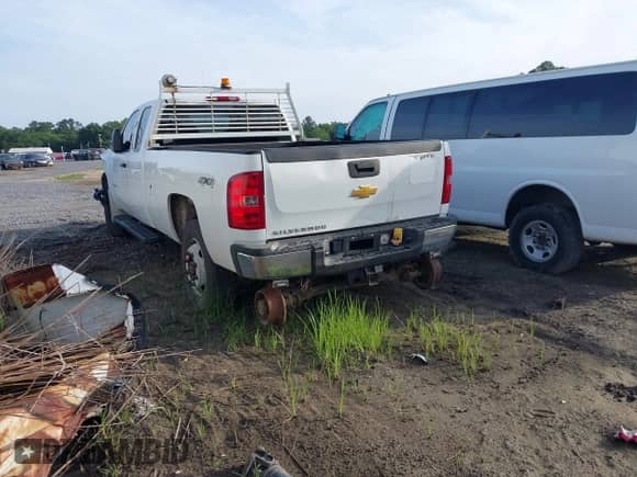 ✅ 2013 Chevrolet Silverado 2500HD Work Truck • VIN: 1GC2KVCG2DZ385023 • Lot: 42302809. Wystawiony na IAAI z przebiegiem 311 928 mil. Bezpłatny archiwum sprzedaży aukcyjnych z USA i szczegółowy raport historii pojazdu na DreamBid. Zdjęcie 3.