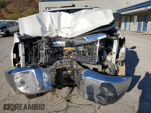 ✅ 2019 Chevrolet Silverado 2500HD Work Truck • VIN: 2GC2KREG9K1240507 • Lot: 70672895. Wystawiony na Copart z przebiegiem 117 725 mil. Bezpłatny archiwum sprzedaży aukcyjnych z USA i szczegółowy raport historii pojazdu na DreamBid. Zdjęcie 5.