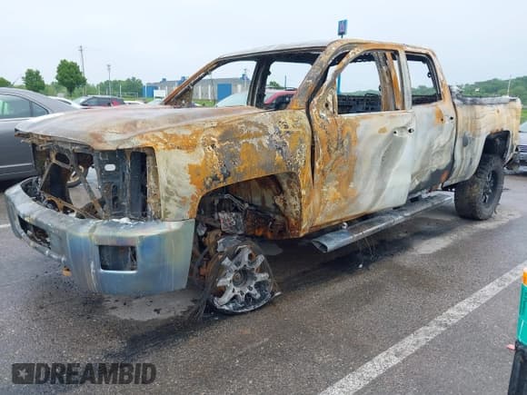 ✅ 2015 Chevrolet Silverado 2500HD LT • VIN: 1GC1KVEG4FF106698 • Lot: 42212983. Listed on IAAI with Not provided. Free auction sales archive from the USA and detailed vehicle history report at DreamBid. Image 2.