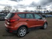 ✅ 2019 Ford Escape S • VIN: 1FMCU0F70KUA81109 • Лот: 50181425. Опубликован ранее на Copart с пробегом 70 721 миль. Бесплатный доступ к архиву аукционных продаж из США и подробный отчёт об истории автомобиля на DreamBid. Изображение 3.