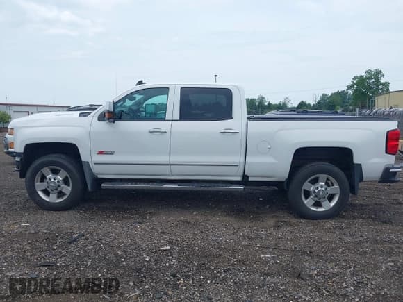 ✅ 2017 Chevrolet Silverado 2500HD LT • VIN: 1GC1KVEY1HF242802 • Lot: 42544932. Listed on IAAI with 119,196 mi. Free auction sales archive from the USA and detailed vehicle history report at DreamBid. Image 14.
