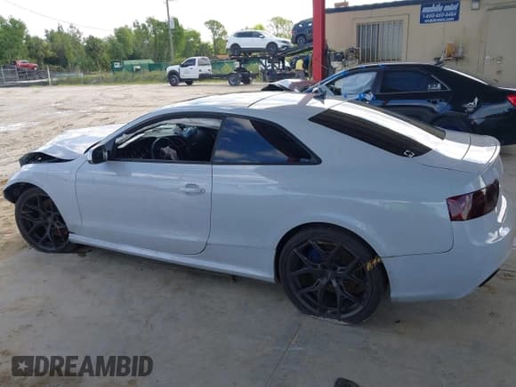 ✅ 2014 Audi RS 5 • VIN: WUAC6AFR6EA901420 • Лот: 42767652. Опубликован ранее на IAAI с пробегом 66 683 миль. Бесплатный доступ к архиву аукционных продаж из США и подробный отчёт об истории автомобиля на DreamBid. Изображение 14.