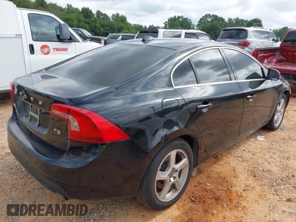 ✅ 2012 Volvo S60 T5 • VIN: YV1622FS9C2041335 • Lot: 42697828. Wystawiony na IAAI z przebiegiem 141 412 mil. Bezpłatny archiwum sprzedaży aukcyjnych z USA i szczegółowy raport historii pojazdu na DreamBid. Zdjęcie 4.