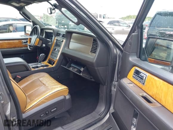 ✅ 2011 Lincoln Navigator • VIN: 5LMJJ2J55BEJ03923 • Lot: 42837413. Listed on IAAI with 136,833 mi. Free auction sales archive from the USA and detailed vehicle history report at DreamBid. Image 5.