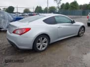 ✅ 2010 Hyundai Genesis Coupe Track • VIN: KMHHU6KH4AU012784 • Lot: 43294173. Wystawiony na IAAI z przebiegiem 205 821 mil. Bezpłatny archiwum sprzedaży aukcyjnych z USA i szczegółowy raport historii pojazdu na DreamBid. Zdjęcie 4.