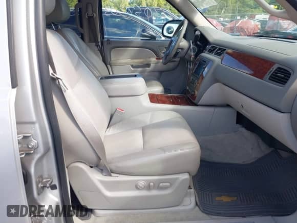 2011 Chevrolet Tahoe LTZ with VIN 1GNSKCE01BR231833, listed as a IAAI auction lot 43053303 with 247,341 mi miles and . Bid and sale history available at DreamBid. Image 5.