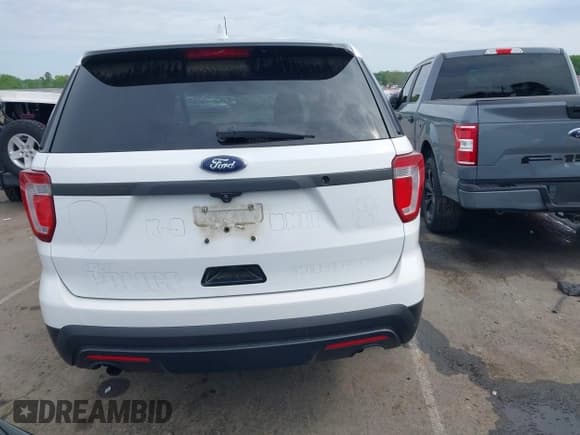 ✅ 2017 Ford Police Interceptor Utility • VIN: 1FM5K8AR2HGA94294 • Lot: 42091686. Wystawiony na IAAI z przebiegiem 155 422 mil. Bezpłatny archiwum sprzedaży aukcyjnych z USA i szczegółowy raport historii pojazdu na DreamBid. Zdjęcie 16.