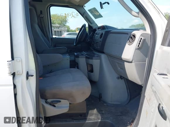 ✅ 2012 Ford Econoline Cargo Recreational • VIN: 1FTNE2EW2CDB00498 • Lot: 42942224. Wystawiony na IAAI z przebiegiem 193 272 mil. Bezpłatny archiwum sprzedaży aukcyjnych z USA i szczegółowy raport historii pojazdu na DreamBid. Zdjęcie 5.