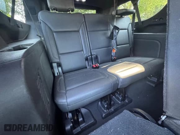 ✅ 2021 Chevrolet Suburban LT • VIN: 1GNSCCKD2MR303016 • Лот: 66665145. Опубликован ранее на Copart с пробегом 246 706 миль. Бесплатный доступ к архиву аукционных продаж из США и подробный отчёт об истории автомобиля на DreamBid. Изображение 11.