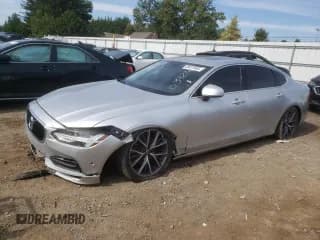 ✅ 2018 Volvo S90 Momentum • VIN: LVY982MK5JP039241 • Лот: 69072093. Опубликован ранее на Copart с пробегом 57 637 миль. Бесплатный доступ к архиву аукционных продаж из США и подробный отчёт об истории автомобиля на DreamBid. Изображение 1.