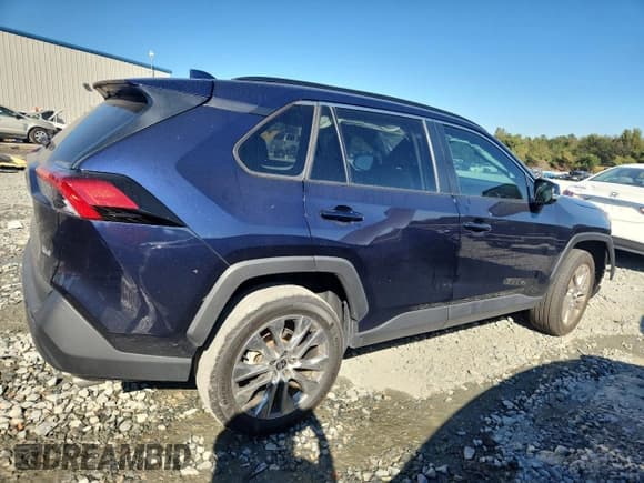 ✅ 2022 Toyota RAV4 XLE Premium • VIN: 2T3C1RFV5NW236440 • Lot: 87193275. Wystawiony na Copart z przebiegiem 28 958 mil. Bezpłatny archiwum sprzedaży aukcyjnych z USA i szczegółowy raport historii pojazdu na DreamBid. Zdjęcie 3.