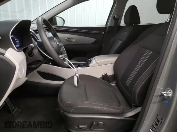 ✅ 2024 Hyundai Tucson SEL • VIN: 5NMJBCDE3RH347275 • Lot: 82139734. Wystawiony na Copart z przebiegiem 27 718 mil. Bezpłatny archiwum sprzedaży aukcyjnych z USA i szczegółowy raport historii pojazdu na DreamBid. Zdjęcie 7.