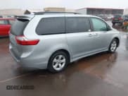 ✅ 2020 Toyota Sienna LE Auto Access Seat • VIN: 5TDKZ3DC2LS053563 • Лот: 41592409. Опубликован ранее на IAAI с пробегом 55 128 миль. Бесплатный доступ к архиву аукционных продаж из США и подробный отчёт об истории автомобиля на DreamBid. Изображение 4.
