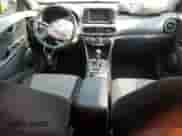 2021 Hyundai Kona SEL z VIN KM8K2CAA7MU745088, wystawiony jako Copart lot #66326275 z przebiegiem 65 392 mil mil oraz Szkoda całkowita • Salvage title. Historia ofert i sprzedaży dostępna na DreamBid. Obrazek 8.