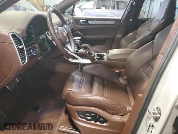 ✅ 2022 Porsche Cayenne Turbo • VIN: WP1AF2AY1NDA44445 • Lot: 70694245. Listed on Copart with 46,520 mi. Free auction sales archive from the USA and detailed vehicle history report at DreamBid. Image 7.