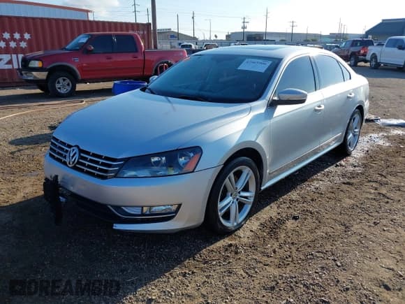 ✅ 2013 Volkswagen Passat SEL Premium • VIN: 1VWCN7A3XDC122298 • Lot: 42965906. Wystawiony na IAAI z przebiegiem 126 816 mil. Bezpłatny archiwum sprzedaży aukcyjnych z USA i szczegółowy raport historii pojazdu na DreamBid. Zdjęcie 18.