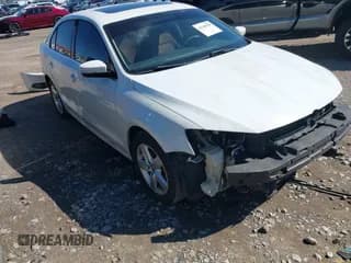 ✅ 2011 Volkswagen Jetta TDI • VIN: 3VW3L7AJ8BM123319 • Lot: 41709799. Wystawiony na IAAI z przebiegiem 196 152 mil. Bezpłatny archiwum sprzedaży aukcyjnych z USA i szczegółowy raport historii pojazdu na DreamBid. Zdjęcie 1.