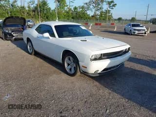 ✅ 2014 Dodge Challenger SXT Plus • VIN: 2C3CDYAGXEH184866 • Lot: 43185303. Wystawiony na IAAI z przebiegiem 187 075 mil. Bezpłatny archiwum sprzedaży aukcyjnych z USA i szczegółowy raport historii pojazdu na DreamBid. Zdjęcie 1.