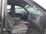 ✅ 2022 Chevrolet Silverado 1500 LT Trail Boss • VIN: 1GCPYFED3NZ194306 • Lot: 41906625. Wystawiony na IAAI z przebiegiem Nie podano. Bezpłatny archiwum sprzedaży aukcyjnych z USA i szczegółowy raport historii pojazdu na DreamBid. Zdjęcie 5.