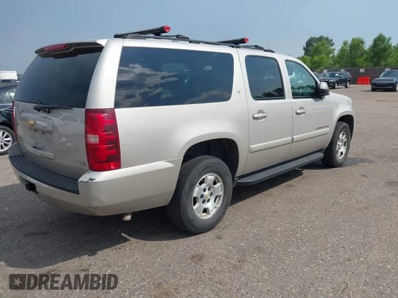 ✅ 2007 Chevrolet Suburban LT • VIN: 3GNFK163X7G179589 • Lot: 42694031. Listed on IAAI with 185,599 mi. Free auction sales archive from the USA and detailed vehicle history report at DreamBid. Image 4.
