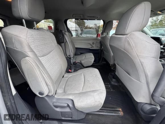 ✅ 2021 Toyota Sienna LE • VIN: 5TDKSKFC4MS036339 • Lot: 92942915. Listed on Copart with 203,232 mi. Free auction sales archive from the USA and detailed vehicle history report at DreamBid. Image 6.