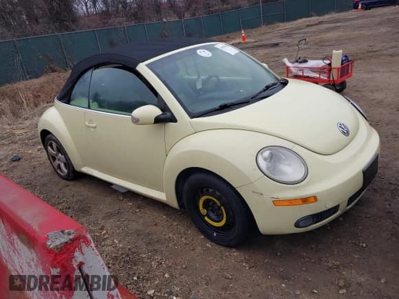 ✅ 2006 Volkswagen Beetle • VIN: 3VWSF31Y96M304430 • Lot: 41694441. Wystawiony na IAAI z przebiegiem 98 040 mil. Bezpłatny archiwum sprzedaży aukcyjnych z USA i szczegółowy raport historii pojazdu na DreamBid. Zdjęcie 1.