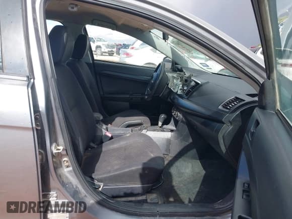 ✅ 2015 Mitsubishi Lancer ES • VIN: JA32U2FUXFU006455 • Lot: 43755607. Wystawiony na IAAI z przebiegiem 152 632 mil. Bezpłatny archiwum sprzedaży aukcyjnych z USA i szczegółowy raport historii pojazdu na DreamBid. Zdjęcie 5.