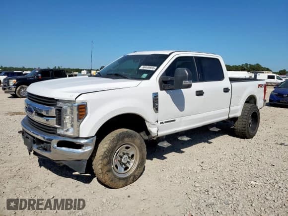 ✅ 2019 Ford F-250 Platinum • VIN: 1FT7W2BT7KEF18113 • Лот: 86449955. Опубликован ранее на Copart с пробегом 128 528 миль. Бесплатный доступ к архиву аукционных продаж из США и подробный отчёт об истории автомобиля на DreamBid. Изображение 1.