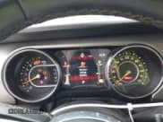 ✅ 2020 Jeep Wrangler Unlimited Sahara • VIN: 1C4HJXENXLW135615 • Lot: 42611859. Wystawiony na IAAI z przebiegiem 85 452 mil. Bezpłatny archiwum sprzedaży aukcyjnych z USA i szczegółowy raport historii pojazdu na DreamBid. Zdjęcie 18.