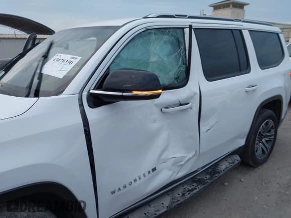 ✅ 2024 Jeep Wagoneer Series II • VIN: 1C4SJUBP2RS169557 • Lot: 43870390. Wystawiony na IAAI z przebiegiem 48 480 mil. Bezpłatny archiwum sprzedaży aukcyjnych z USA i szczegółowy raport historii pojazdu na DreamBid. Zdjęcie 6.