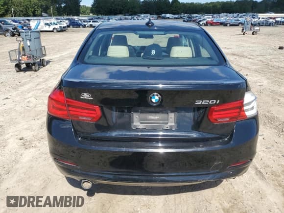 ✅ 2017 BMW 3 Series 320i • VIN: WBA8A9C57HK619705 • Lot: 84240775. Wystawiony na Copart z przebiegiem 63 709 mil. Bezpłatny archiwum sprzedaży aukcyjnych z USA i szczegółowy raport historii pojazdu na DreamBid. Zdjęcie 6.