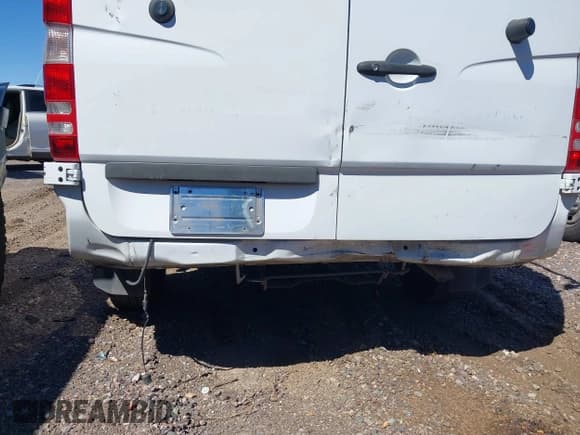 ✅ 2012 Mercedes-Benz Sprinter Cargo • VIN: WD3PE7CC6C5714120 • Lot: 43349478. Wystawiony na IAAI z przebiegiem 108 930 mil. Bezpłatny archiwum sprzedaży aukcyjnych z USA i szczegółowy raport historii pojazdu na DreamBid. Zdjęcie 6.