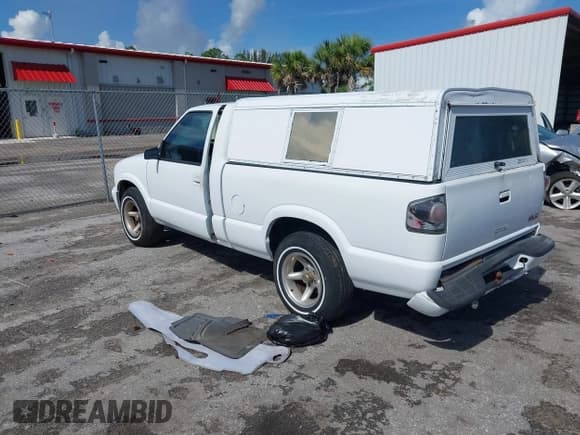 ✅ 2002 GMC Sonoma SLS • VIN: 1GTCS14W028174053 • Лот: 42573464. Опубликован ранее на IAAI с пробегом 185 563 миль. Бесплатный доступ к архиву аукционных продаж из США и подробный отчёт об истории автомобиля на DreamBid. Изображение 3.