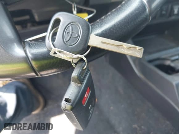 ✅ 2020 Toyota Tacoma SR5 • VIN: 3TMDZ5BN7LM089659 • Lot: 42396312. Wystawiony na IAAI z przebiegiem 84 955 mil. Bezpłatny archiwum sprzedaży aukcyjnych z USA i szczegółowy raport historii pojazdu na DreamBid. Zdjęcie 11.