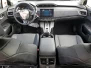 ✅ 2018 Honda Clarity Touring • VIN: JHMZC5F36JC005327 • Lot: 65470065. Wystawiony na Copart z przebiegiem 19 590 mil. Bezpłatny archiwum sprzedaży aukcyjnych z USA i szczegółowy raport historii pojazdu na DreamBid. Zdjęcie 8.