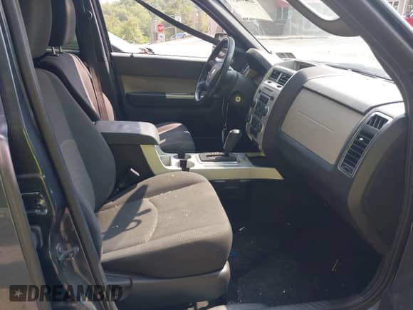 2010 Mercury Mariner z VIN 4M2CN8B79AKJ28843, wystawiony jako IAAI lot #40099437 z przebiegiem 203 467 mil mil oraz . Historia ofert i sprzedaży dostępna na DreamBid. Obrazek 5.