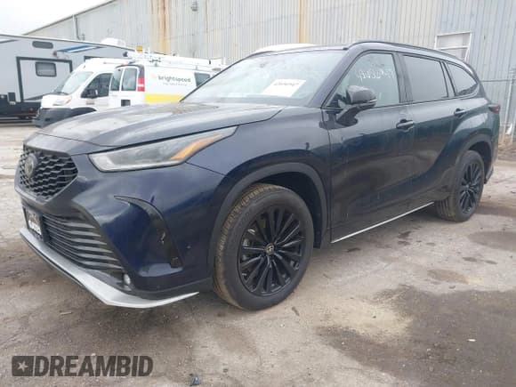 ✅ 2024 Toyota Highlander LE • VIN: 5TDKDRBHXRS551230 • Lot: 42656947. Listed on IAAI with 22,713 mi. Free auction sales archive from the USA and detailed vehicle history report at DreamBid. Image 2.