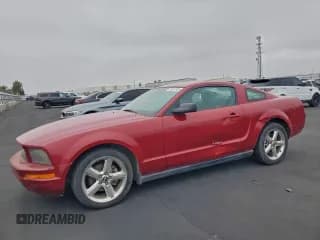 ✅ 2008 Ford Mustang Deluxe • VIN: 1ZVHT80N085130957 • Lot: 94961935. Wystawiony na Copart z przebiegiem 70 430 mil. Bezpłatny archiwum sprzedaży aukcyjnych z USA i szczegółowy raport historii pojazdu na DreamBid. Zdjęcie 1.