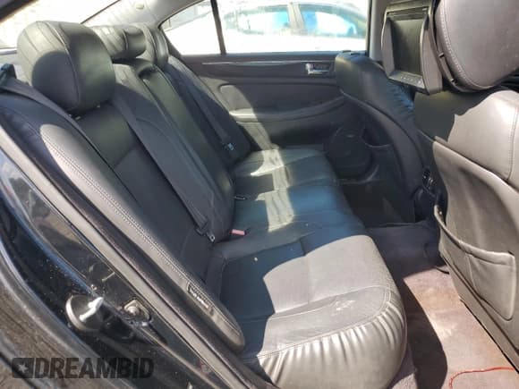 ✅ 2011 Hyundai Genesis • VIN: KMHGC4DFXBU140253 • Лот: 84727875. Опубликован ранее на Copart с пробегом 131 887 миль. Бесплатный доступ к архиву аукционных продаж из США и подробный отчёт об истории автомобиля на DreamBid. Изображение 10.