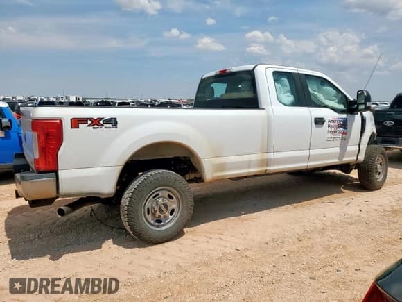 ✅ 2017 Ford F-250 XLT • VIN: 1FT7X2B65HEE06314 • Lot: 68752855. Wystawiony na Copart z przebiegiem 109 740 mil. Bezpłatny archiwum sprzedaży aukcyjnych z USA i szczegółowy raport historii pojazdu na DreamBid. Zdjęcie 3.