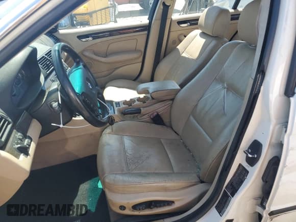 ✅ 2002 BMW 3 Series 330i • VIN: WBAEV53482KM18233 • Lot: 69631934. Listed on Copart with 228,157 mi. Free auction sales archive from the USA and detailed vehicle history report at DreamBid. Image 7.