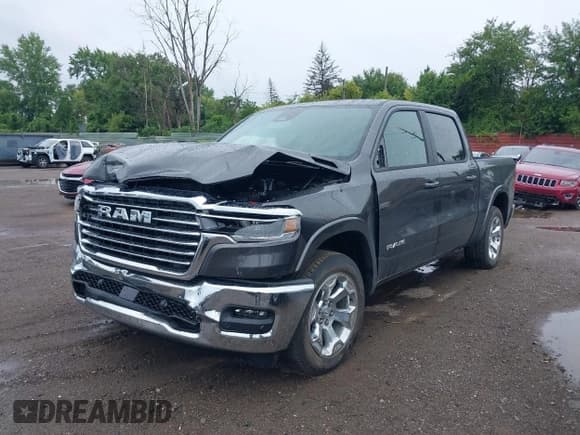 ✅ 2025 Ram 1500 Laramie • VIN: 1C6SRFJP2SN765057 • Lot: 43015912. Wystawiony na IAAI z przebiegiem 2 092 mil. Bezpłatny archiwum sprzedaży aukcyjnych z USA i szczegółowy raport historii pojazdu na DreamBid. Zdjęcie 2.