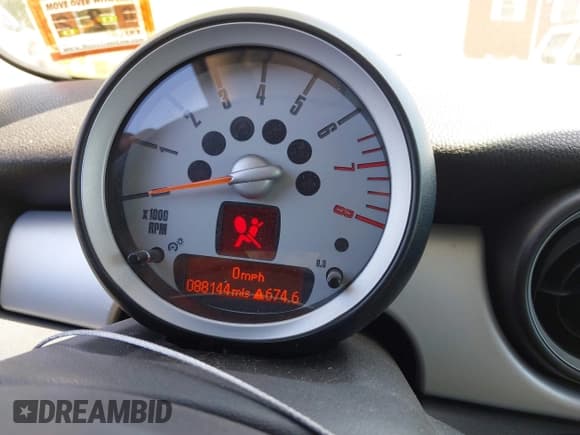 ✅ 2009 MINI Hardtop • VIN: WMWMF33519TU70832 • Lot: 42902421. Listed on IAAI with 88,144 mi. Free auction sales archive from the USA and detailed vehicle history report at DreamBid. Image 7.