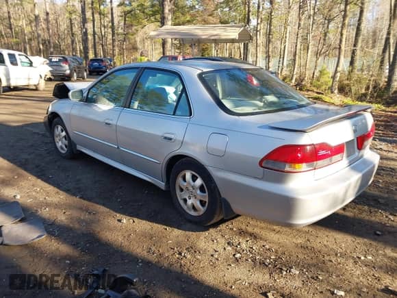 2001 Honda Accord EX с VIN 1HGCG566X1A148428, выставлен на аукционе IAAI как лот 41869572 с пробегом 221 113 миль миль и . История ставок и продаж доступна на DreamBid. Изображение 3.
