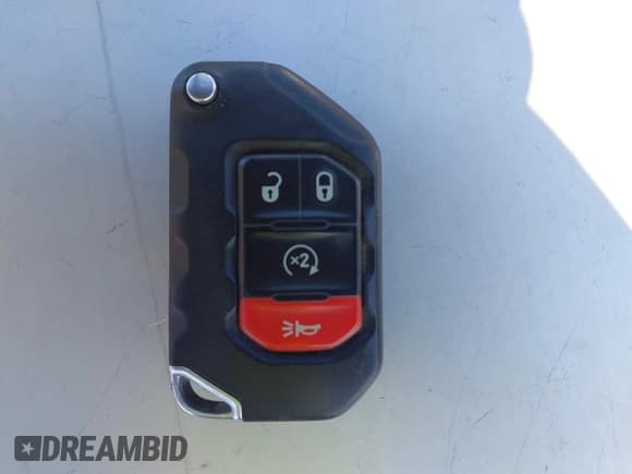 ✅ 2022 Jeep Gladiator Willys Sport • VIN: 1C6HJTAG0NL180848 • Lot: 42355228. Wystawiony na IAAI z przebiegiem Nie podano. Bezpłatny archiwum sprzedaży aukcyjnych z USA i szczegółowy raport historii pojazdu na DreamBid. Zdjęcie 11.