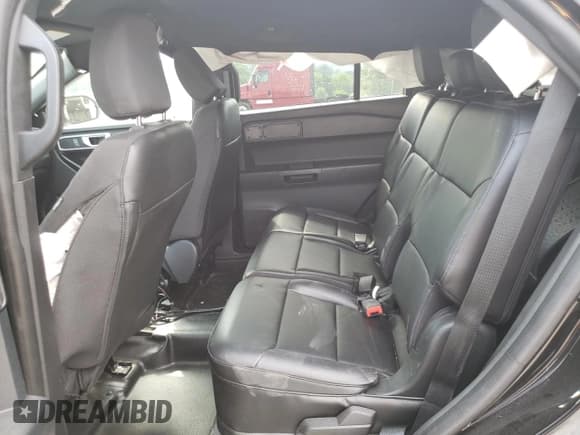 ✅ 2022 Ford Police Interceptor Utility • VIN: 1FM5K8AB8NGB75976 • Lot: 59348535. Wystawiony na Copart z przebiegiem 61 150 mil. Bezpłatny archiwum sprzedaży aukcyjnych z USA i szczegółowy raport historii pojazdu na DreamBid. Zdjęcie 11.